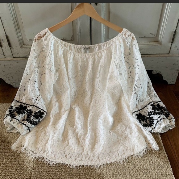 Boho Lace Off The Shoulder Embroidered Sleeves - Picture 3 of 4